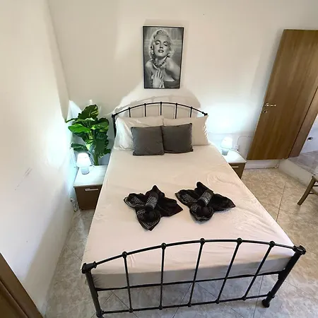 Public Square View House Near Citadella * Victoria