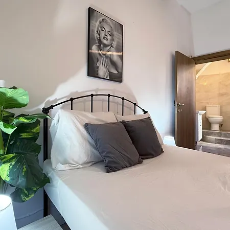 Public Square View House Near Citadella Lejlighed