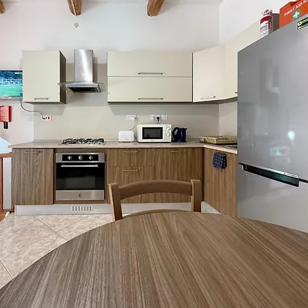 아파트 Public Square View House Near Citadella 빅토리아