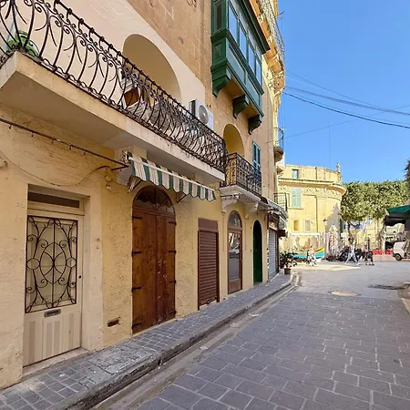 Public Square View House Near Citadella * Victoria