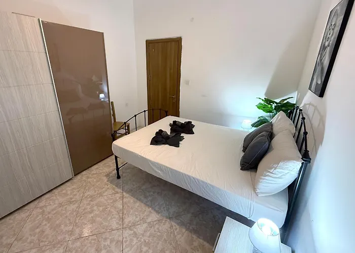 Public Square View House Near Citadella Apartamento Victoria